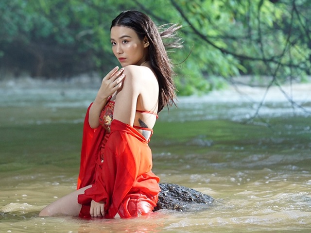 Ca nhạc - MTV - Ra mắt MV mới có cảnh quay gây tranh cãi, Linh Miu nói gì?