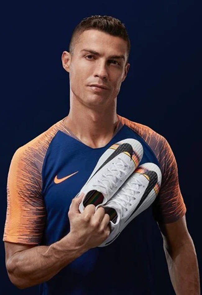 Tháng 9/2019, tờ Spiegel đưa tin, Cristiano Ronaldo  được trả 14,7 triệu bảng/mùa để đại diện cho thương hiệu Nike trên toàn cầu.