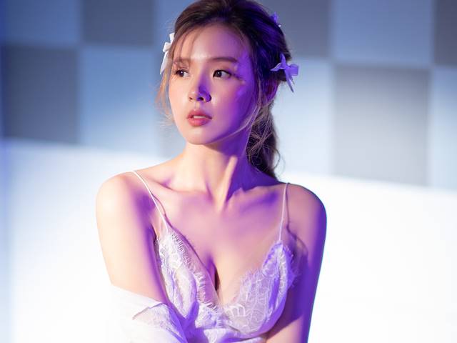 Thời trang - Bị phản bội đã lâu, giờ Midu mới dằn mặt tình cũ bằng váy ngủ, đầm ngắn