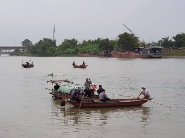 Tin tức trong ngày - Sau tiếng kêu cứu trong đêm, chồng chết, vợ mất tích dưới sông