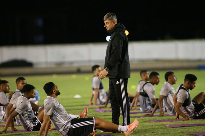 Các cầu thủ U23 UAE chỉ tập nhẹ