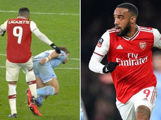 Bóng đá - SAO Arsenal đánh người lộ liễu vẫn được tôn vinh: VAR có như không