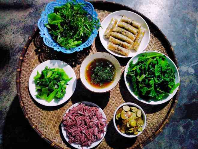 Bỏ phố về quê, mâm cơm thanh đạm của mẹ trẻ khiến chị em thích thú - 3