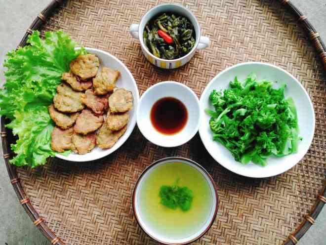 Bỏ phố về quê, mâm cơm thanh đạm của mẹ trẻ khiến chị em thích thú - 6