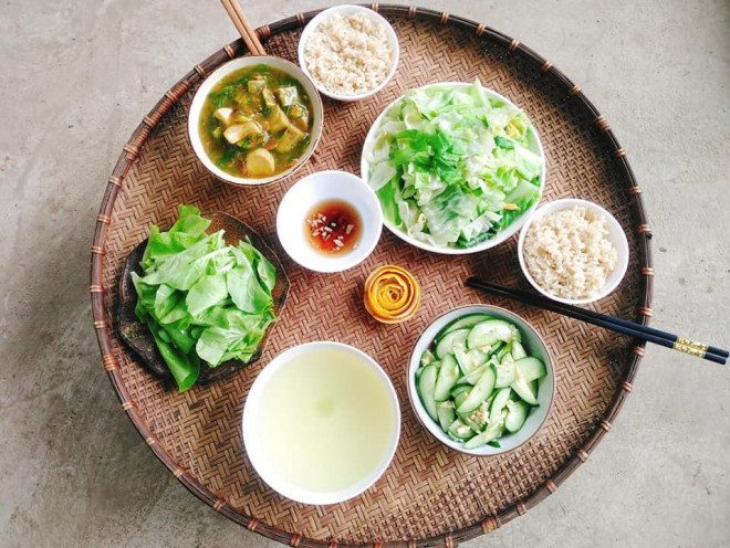 Bỏ phố về quê, mâm cơm thanh đạm của mẹ trẻ khiến chị em thích thú - 7