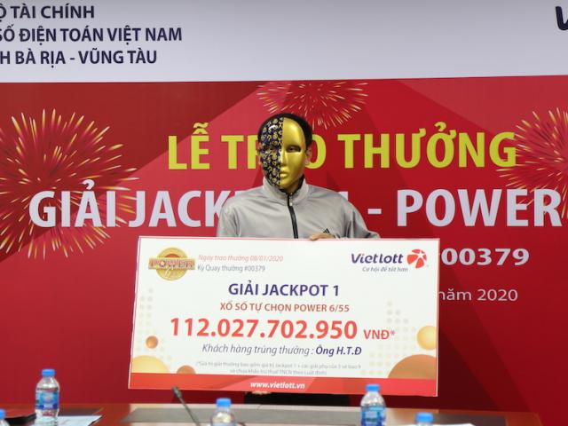 Tin tức trong ngày - "Đại gia" Bình Dương thức thâu đêm chọn số, trúng jackpot 111 tỉ