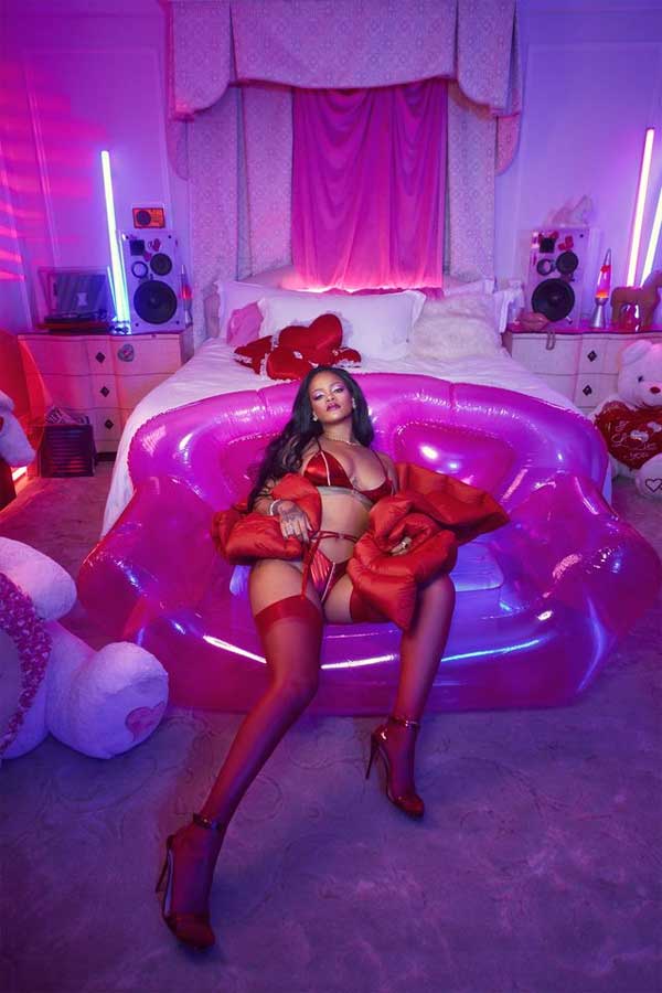 Rihanna tung bộ sưu tập đỏ rực quyến rũ cho Valentine - 1