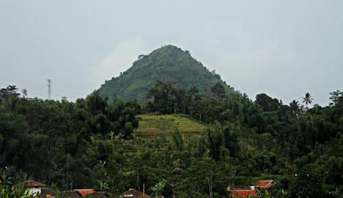 Ngọn&nbsp;"Núi tình ái" ở&nbsp;Indonesia