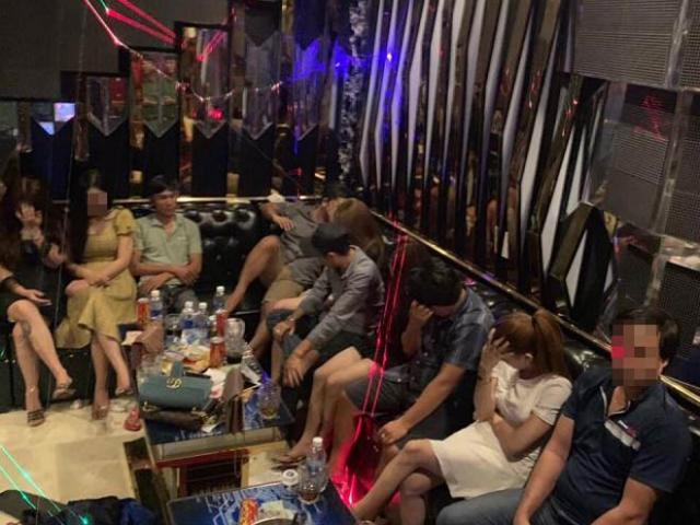 Pháp luật - 21 nam nữ thanh niên chơi ma túy trong quán karaoke