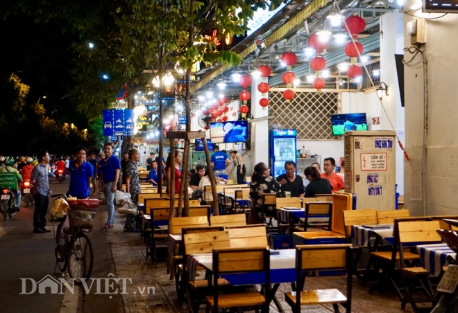 Đang thời điểm cuối năm nhưng lượng khách đến các quán nhậu tại TP.HCM vẫn giảm mạnh. Ảnh: Quỳnh Nguyễn