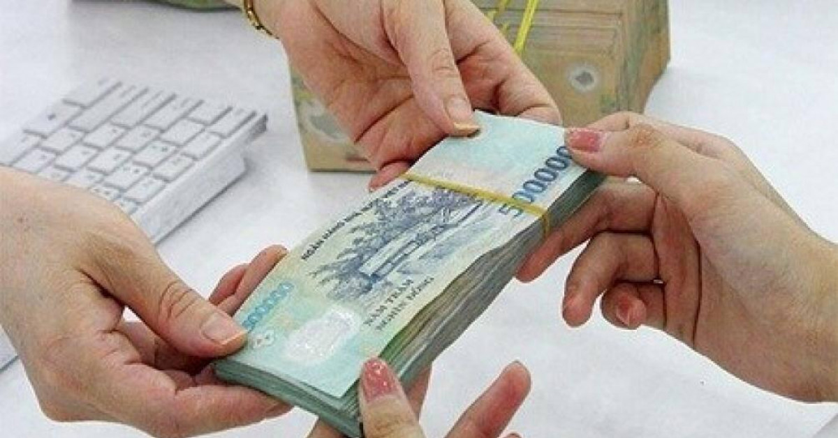 Kinh doanh - Sợ nghẽn ATM, nhân viên ngân hàng sẽ tới nhà máy trả lương thưởng công nhân
