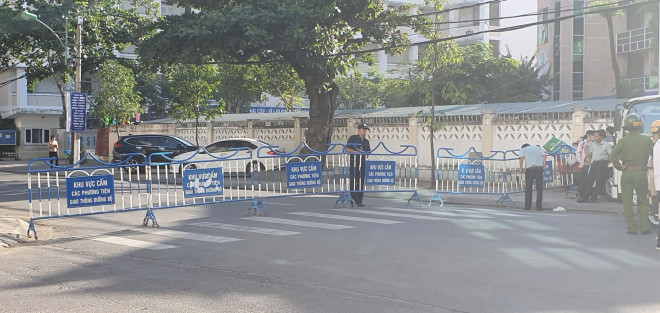 Các ngả đường đang được rào chắn