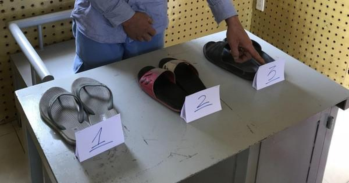 Pháp luật - Đối tượng nhiễm HIV dùng tay dính máu cào cấu 5 trinh sát hình sự