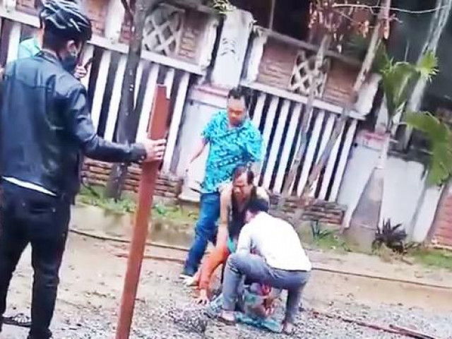 Tin tức trong ngày - Phút "sinh tử" của cụ bà U90 ở Quảng Nam bị chó Pitbull cắn nát bàn tay