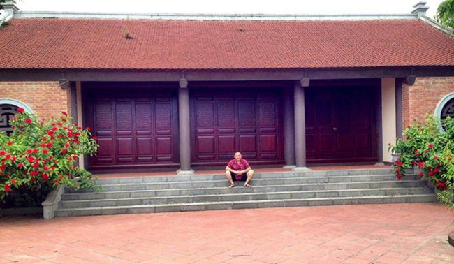 Căn nhà cổ trị giá bạc tỷ ở quê nhà Bắc Ninh là nơi nghệ sĩ Xuân Hinh rất yêu thích, thường lui tới mỗi khi không phải chạy show.