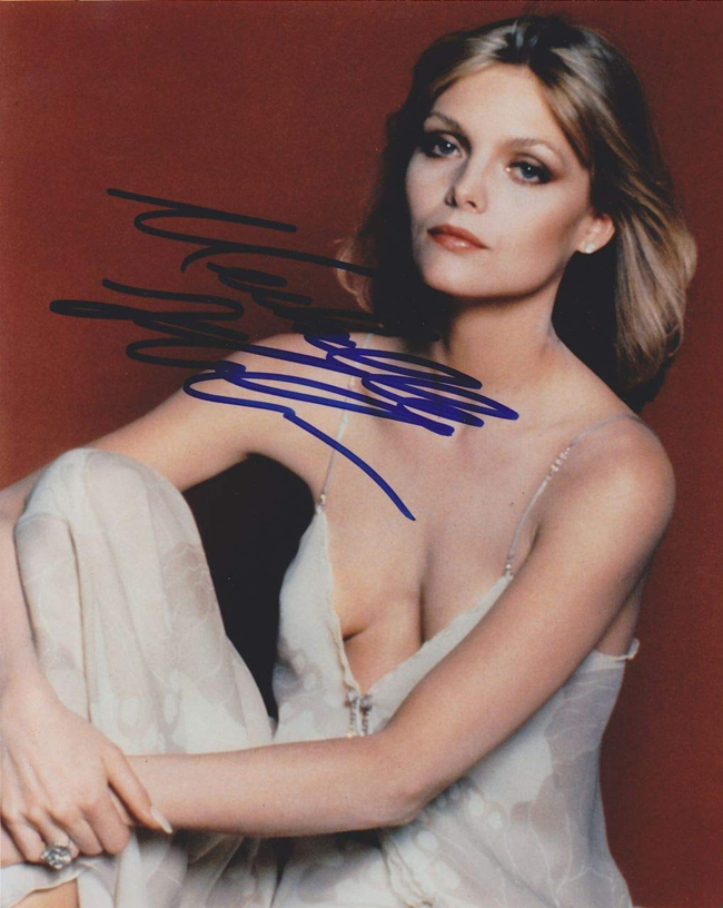 Từ những năm 80, Michelle Pfeiffer gây ấn tượng bởi vẻ đẹp quyến rũ của một cô gái có đôi mắt xanh.