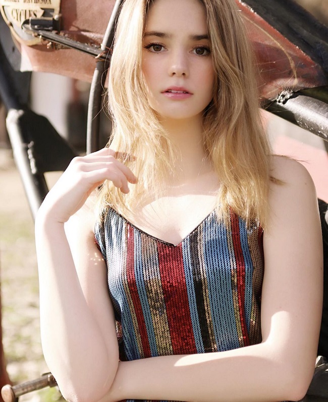 Ngoài đam mê chơi quần vợt, Makenzie Raine còn rất thích bơi lội.