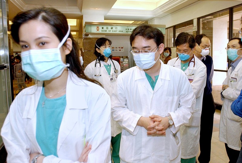 Bệnh viêm phổi do virus tái xuất ở Trung Quốc: Hà Nội đã tìm cách đối phó như thế nào? - 1