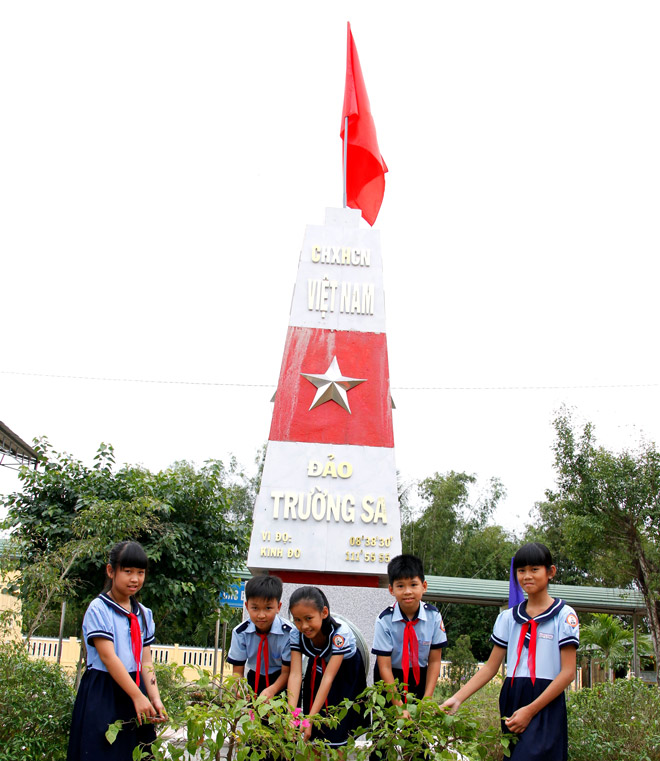 “Chúng em muốn trồng cây để phủ xanh huyện đảo”