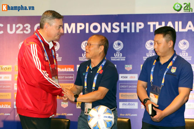 Thầy Park thân mật với HLV của UAE trước đại chiến ở giải U23 châu Á - 9