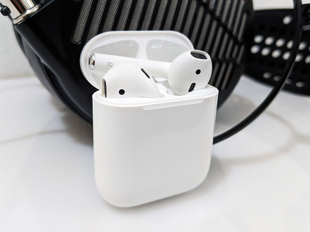 Chọn tai nghe ”chất” du xuân: AirPods 2 hay AirPods Pro?