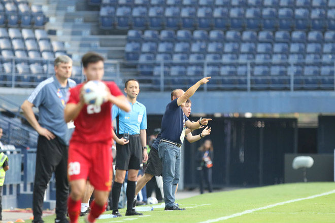 Không khí U23 Việt Nam ra quân đấu UAE: Sắc đỏ tràn ngập Chang Arena - 2