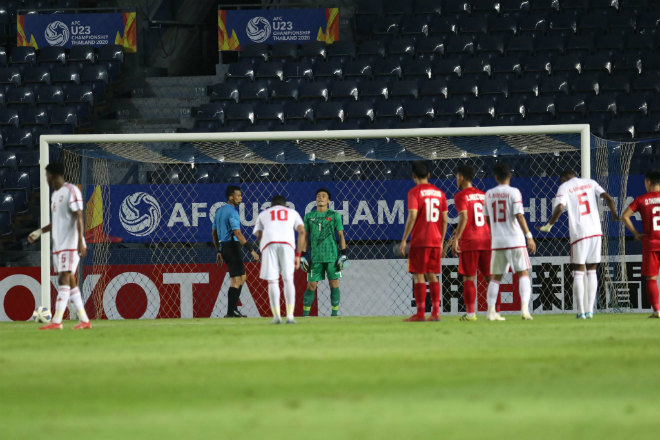 Ban đầu trọng tài cho U23 UAE được hưởng quả 11m