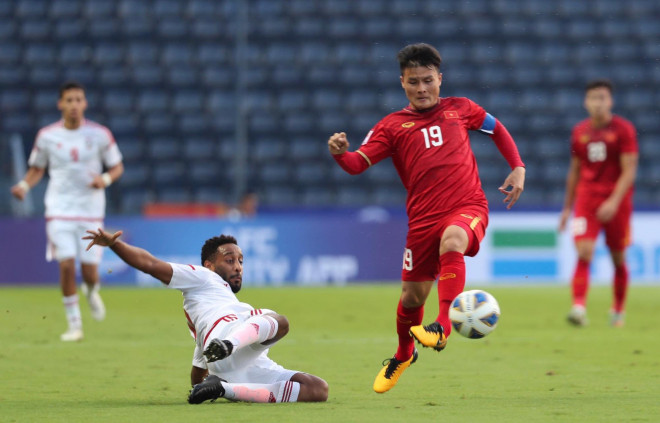Quang Hải phải chơi ở nhiều vị trí khác nhau trong trận hòa U23 UAE.Ảnh: Đức Anh