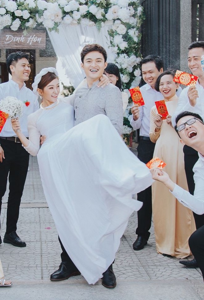 Hủy hôn với bạn trai 6 năm, MC VTV Cẩm Tú kết hôn với chàng trai trong “Người ấy là ai” - 2