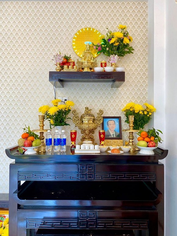 "Nữ hoàng bikini đầu tiên của V-biz" nhận được hoa kèm chìa khóa nhà 200m2 - 8