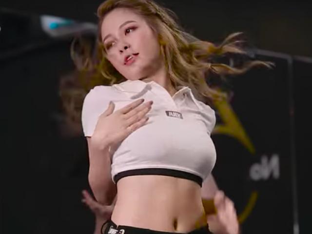 Đời sống Showbiz - Trâm Anh lại khiến dân mạng "phát sốt" với clip vũ đạo nóng bỏng