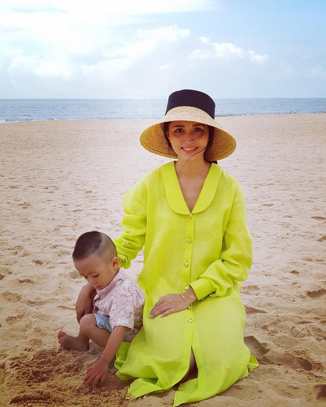 Cuộc sống
viên mãn của Huyền Mi cùng Văn Quyết khiến cư dân mạng trầm trồ
ngưỡng mộ