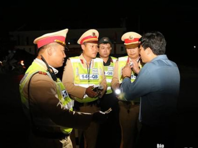 Tin tức trong ngày - Xem xét kỷ luật phó trưởng phòng giáo dục sử dụng bia rượu lái xe, bị phạt 35 triệu