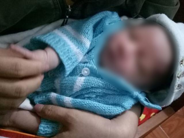 Tin tức trong ngày - Bé sơ sinh bị bỏ rơi trước nhà dân cùng bức thư "mẹ xin lỗi"