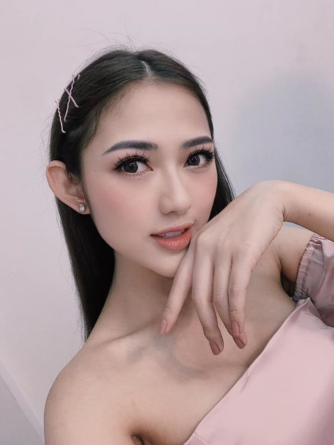 Hoàng Thu Trang hay thường gọi&nbsp;Trang Cherry là một diễn viên khá quen thuộc với khán giả. Cô từng gây ấn tượng trong series phim sitcom đình đám "5s Online" và sau đó là hàng loạt các bộ phim truyền hình như&nbsp;"Khi người đàn ông góa vợ bật khóc", "Ghét thì yêu thôi", "Ngược chiều nước mắt"…