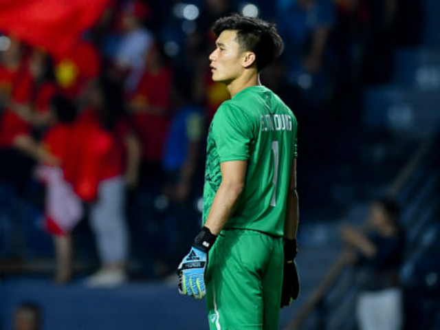 Bóng đá - Bùi Tiến Dũng phản xạ "điện xẹt", cứu nguy U23 Việt Nam trong gang tấc
