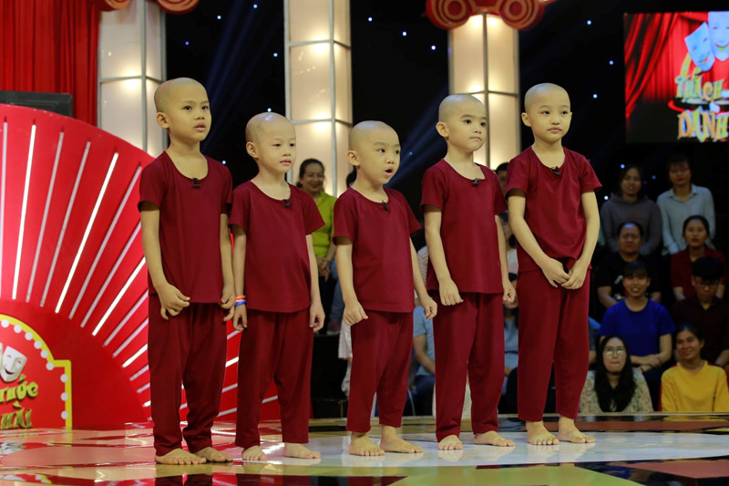 5 chú tiểu nhóm Bồng lai là nhóm thí sinh kỷ lục của "Thách thức danh hài", khi ẵm 300 triệu đồng trong mùa 5.