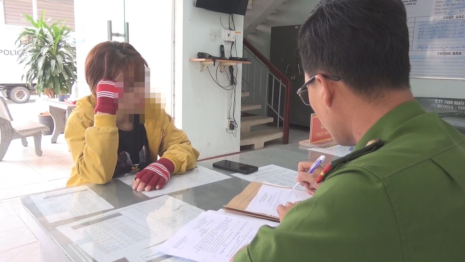 Bà Yến tại cơ quan công an