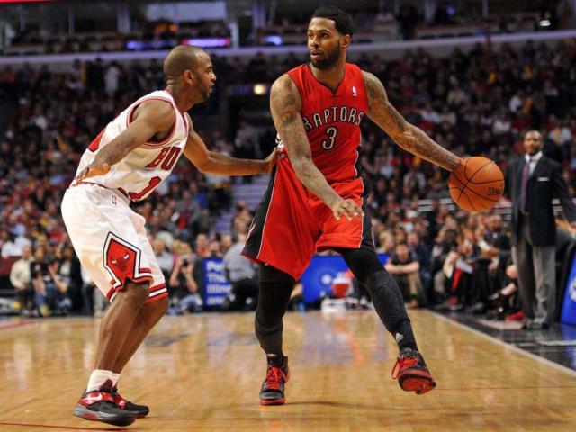 Thể thao - Cầu thủ "khổng lồ" 2m01 chơi bóng rổ ở NBA, tới Việt Nam bị sa thải