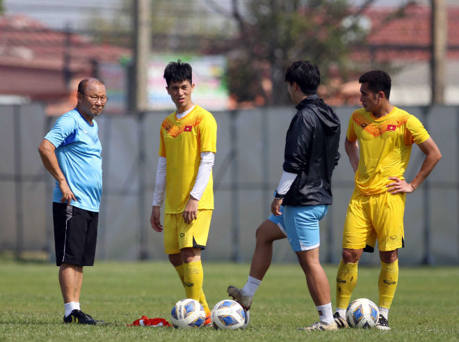 Thầy Park toan tính gì?