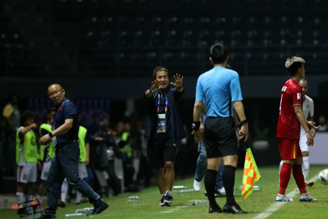 Thầy Park lao ra phản ứng trọng tài thổi bất lợi cho U23 Việt Nam - 7