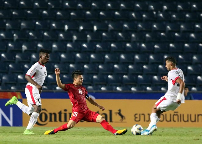 Quang Hải chơi khá nhiệt ở trận đấu giữa U23 Việt Nam và U23 Jordan.