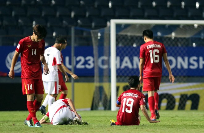 Trọng tài dọa "rút thẻ đỏ" với Quang Hải, fan U23 Việt Nam hú hồn - 3