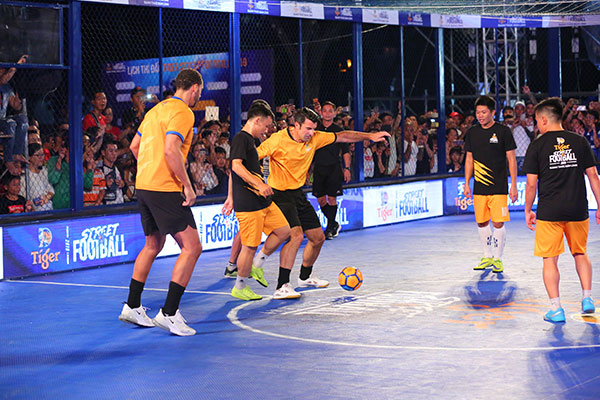 Sau thành công của Tiger Street Football 2019 - giải đấu bóng đá đường phố mở ra cơ hội để các bạn trẻ thể hiện kỹ năng trên sân bóng, Tiger còn thực hiện cam kết hỗ trợ bộ môn thể thao vua phát triển mạnh mẽ, bằng cách xây dựng những sân bóng để ủng hộ phong trào bóng đá tại địa phương. Đây sẽ là nơi để các bạn trẻ yêu bóng đá khám phá và rèn luyện kỹ năng của bản thân.