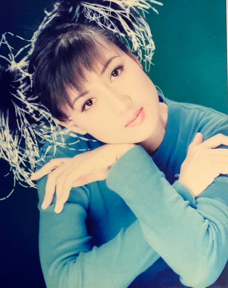 Xuất hiện trong gameshow "Ký ức vui vẻ" cách đây không lâu, nhan sắc của Hiền Mai cũng khiến nhiều đồng nghiệp bất ngờ và ghen tỵ vì sự trẻ trung và quá đỗi xinh đẹp. Tại đây, Hiền Mai tiết lộ về việc hình ảnh được sử dụng tràn lan thời "nổi đình nổi đám" và mỗi “nữ hoàng ảnh lịch” được trả 2 đến 3 triệu đồng cho mỗi lần chụp ảnh. Nhưng thời đó, số tiền có giá trị lớn hơn bây giờ.