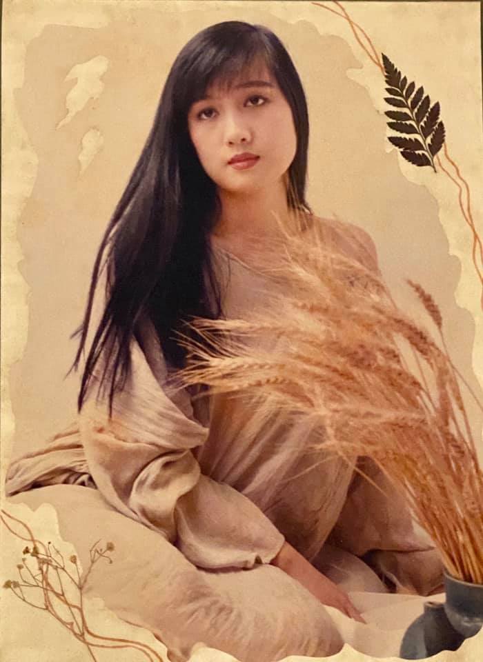 Bên dưới những bức ảnh, người hâm mộ không khỏi trầm trồ và xuýt xoa vì nhan sắc thuần khiết, trong trẻo của "bóng hồng" Hiền Mai một thời.