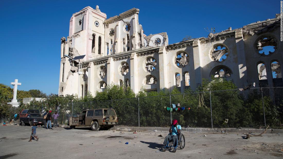 Một nhà thờ ở thủ đô Haiti sau 10 năm vẫn chưa được xây lại.