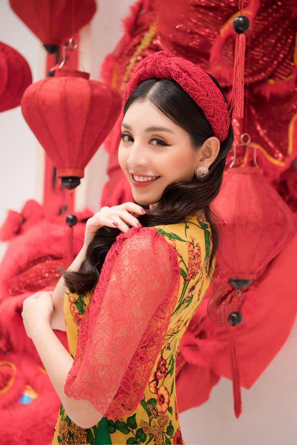 Top 10 Hoa hậu Việt Nam khoe nét duyên dáng trong áo dài cách tân - 1