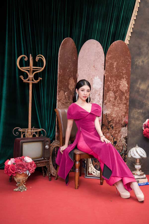 Top 10 Hoa hậu Việt Nam khoe nét duyên dáng trong áo dài cách tân - 7
