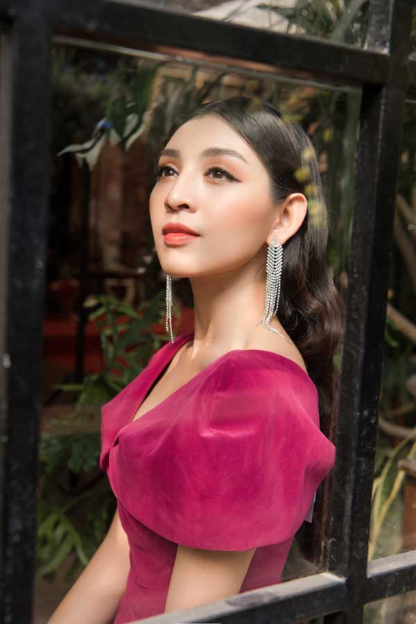 Top 10 Hoa hậu Việt Nam khoe nét duyên dáng trong áo dài cách tân - 9